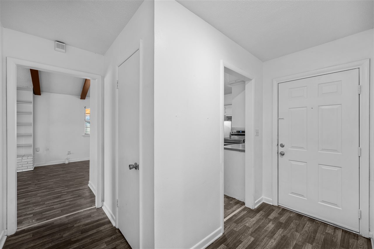 5624 NW Eisenhower Dr