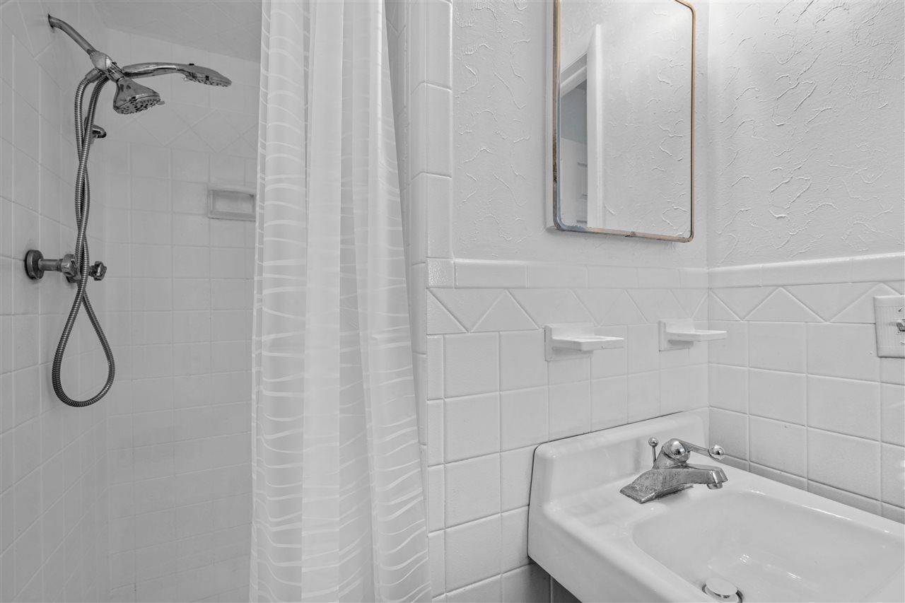 5624 NW Eisenhower Dr