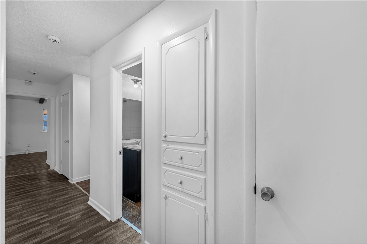 5624 NW Eisenhower Dr