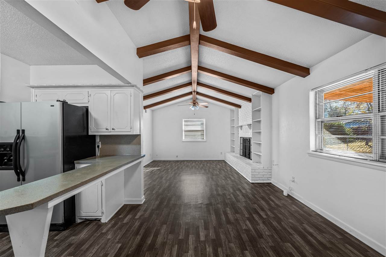 5624 NW Eisenhower Dr