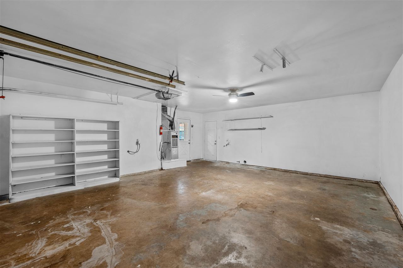 5624 NW Eisenhower Dr