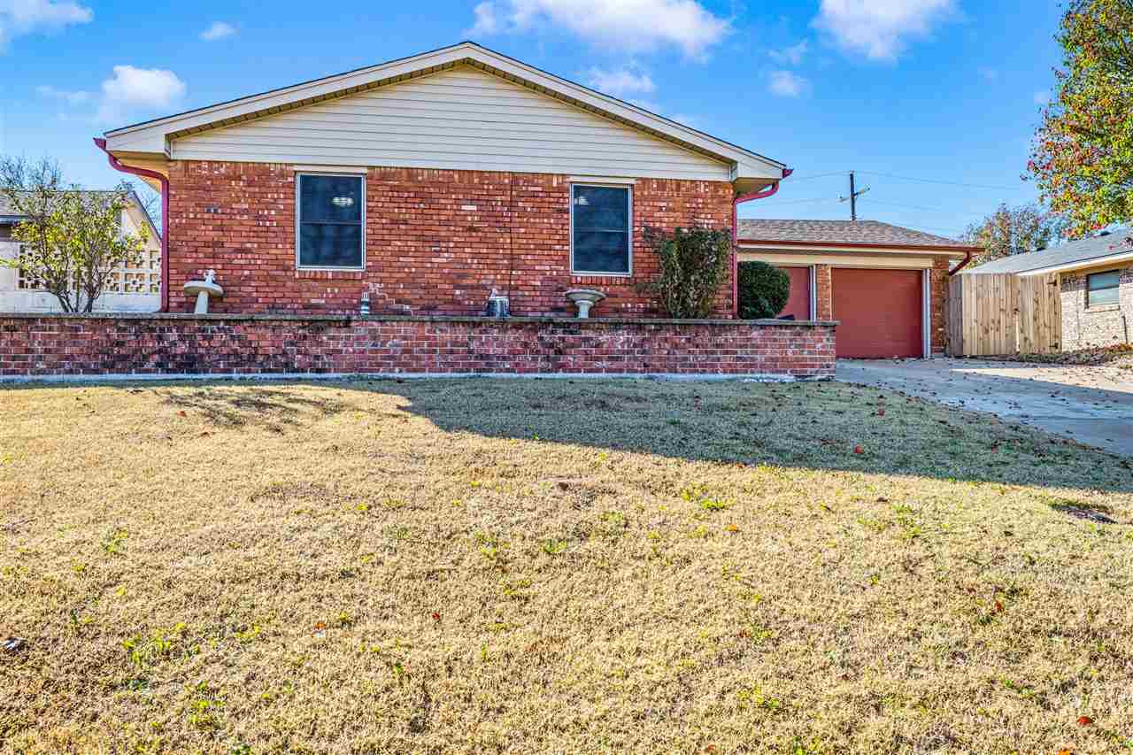 5624 NW Eisenhower Dr