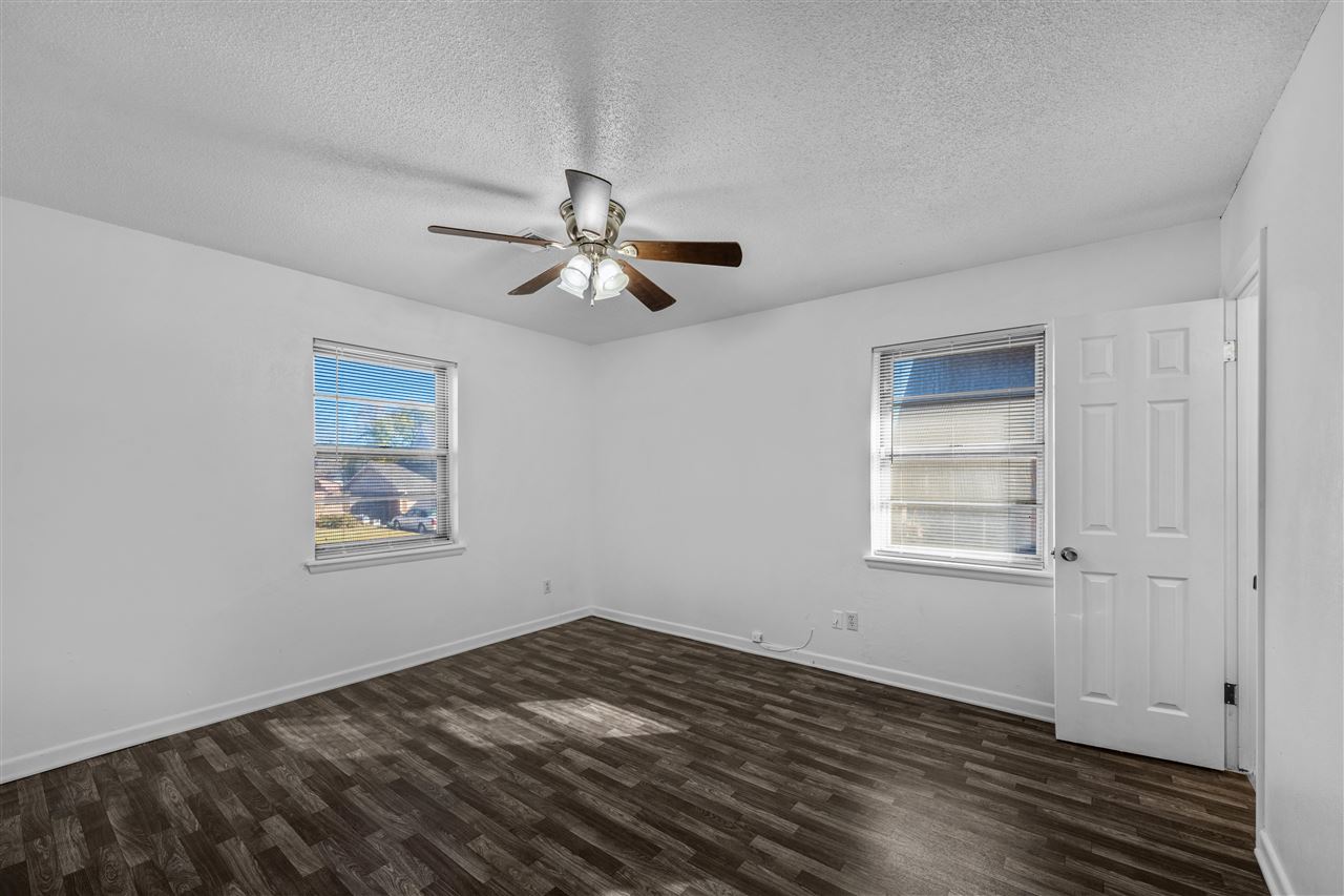 5624 NW Eisenhower Dr