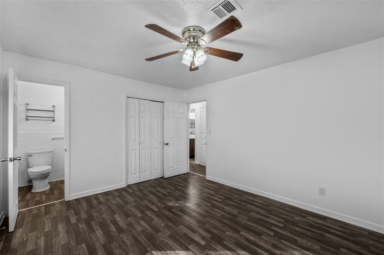 5624 NW Eisenhower Dr