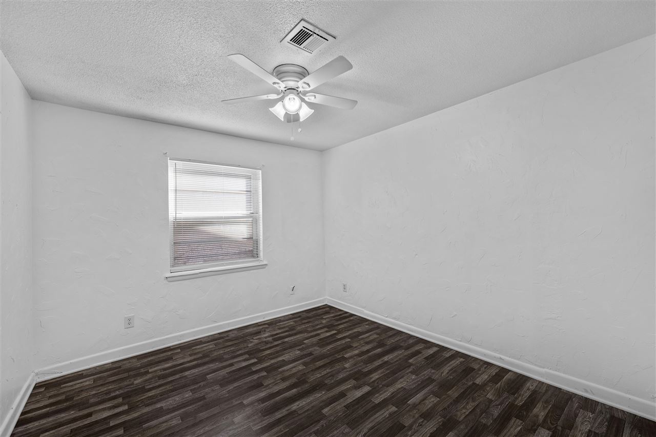 5624 NW Eisenhower Dr