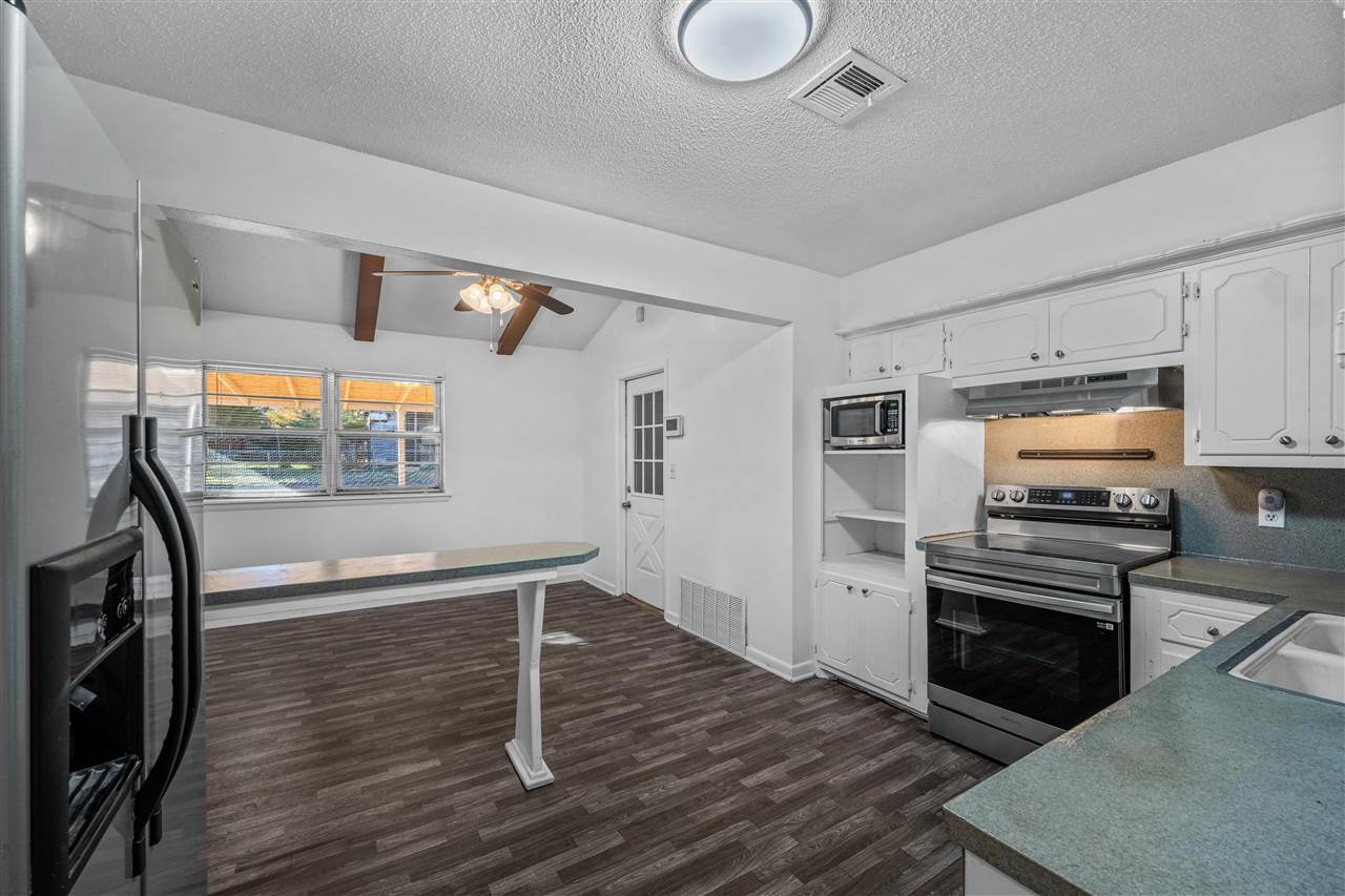 5624 NW Eisenhower Dr