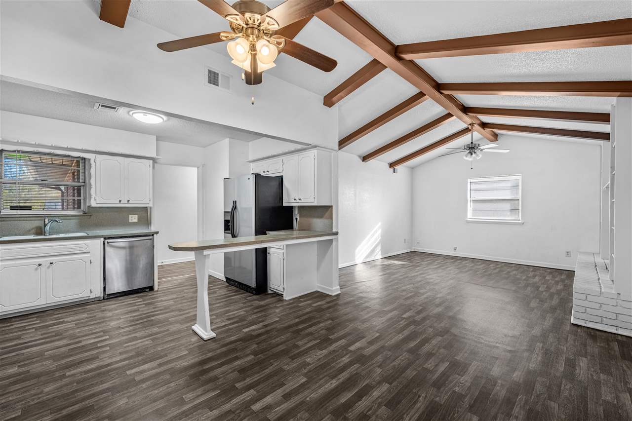 5624 NW Eisenhower Dr