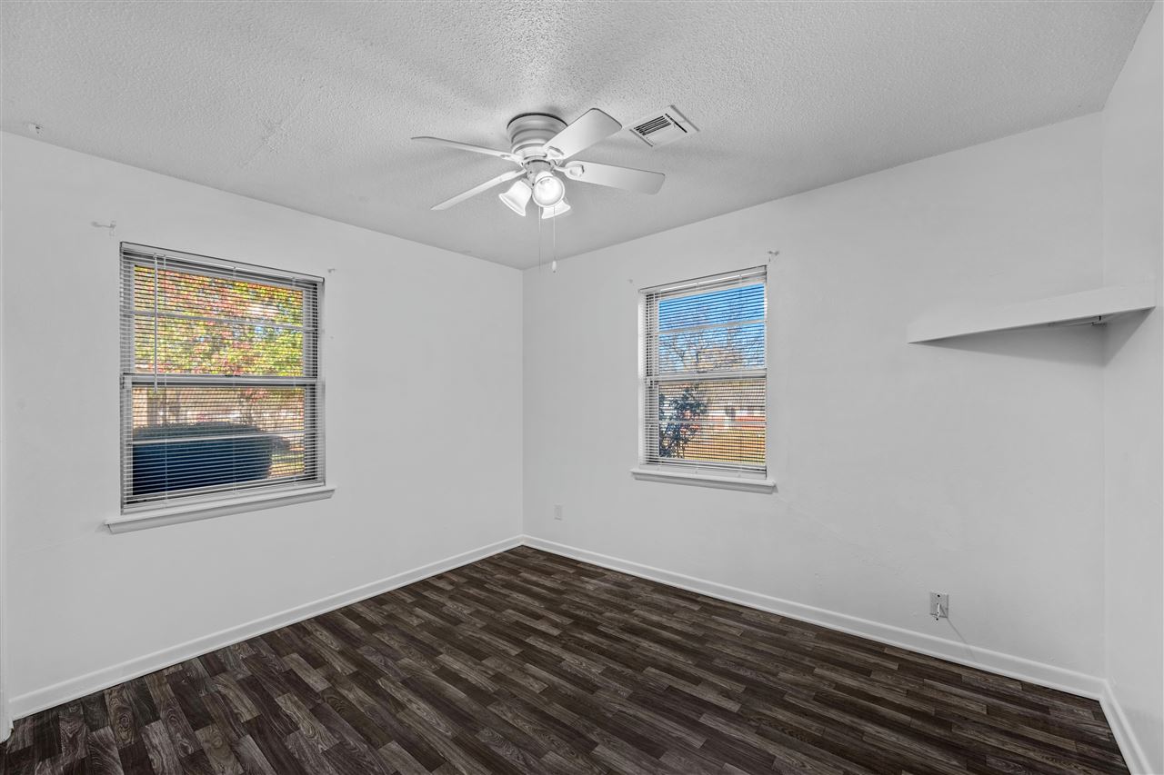 5624 NW Eisenhower Dr