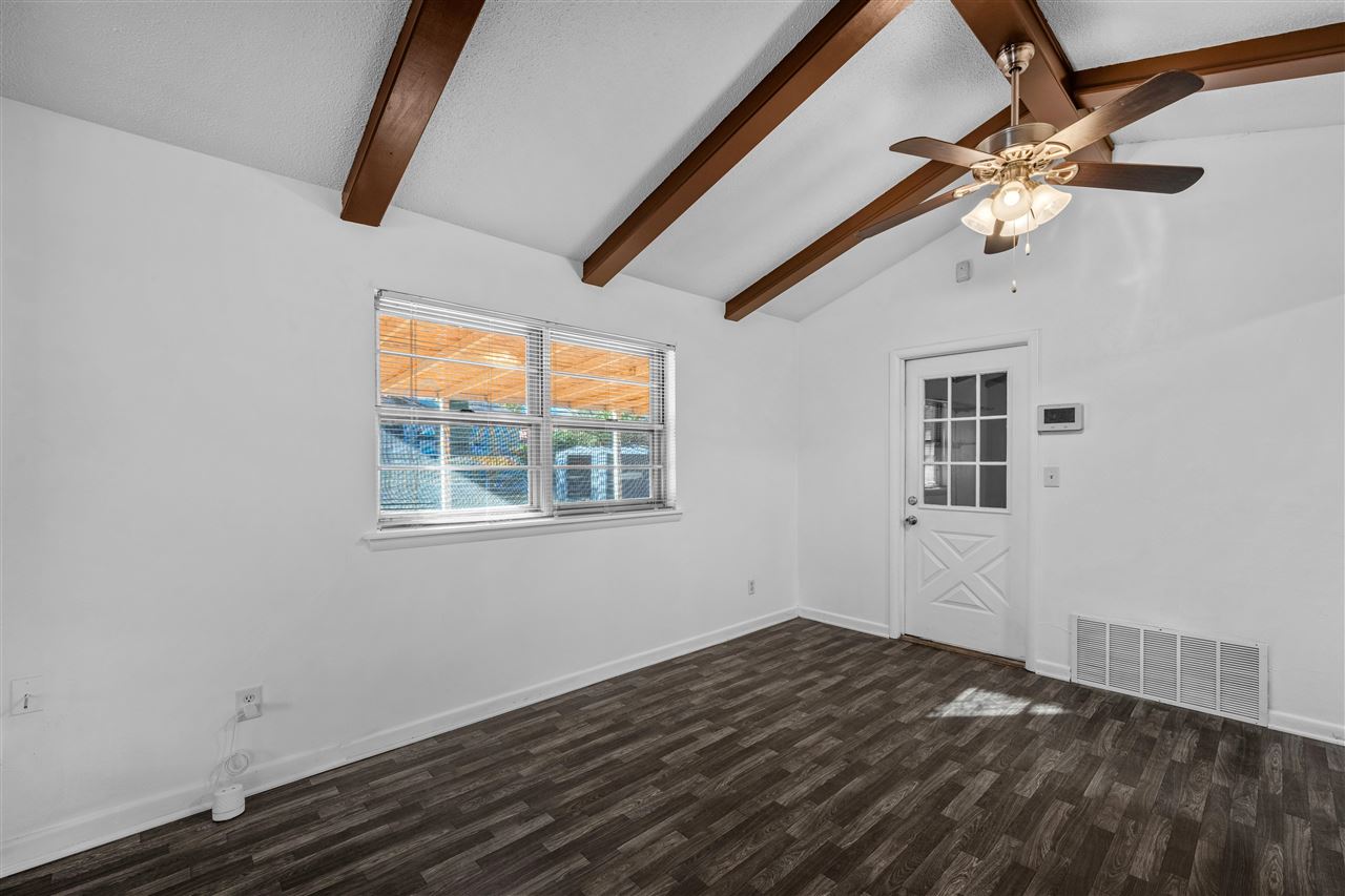 5624 NW Eisenhower Dr