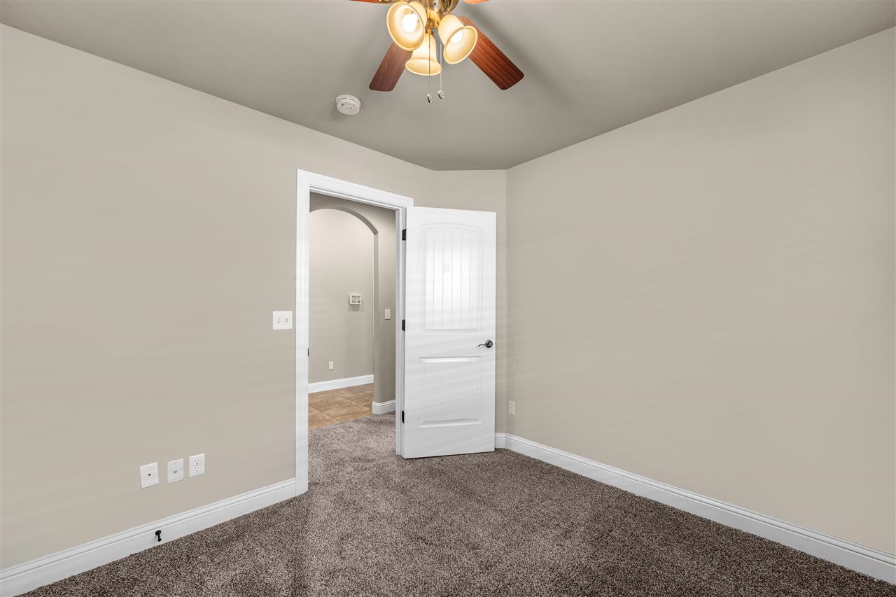 2411 SW Edinburough Dr