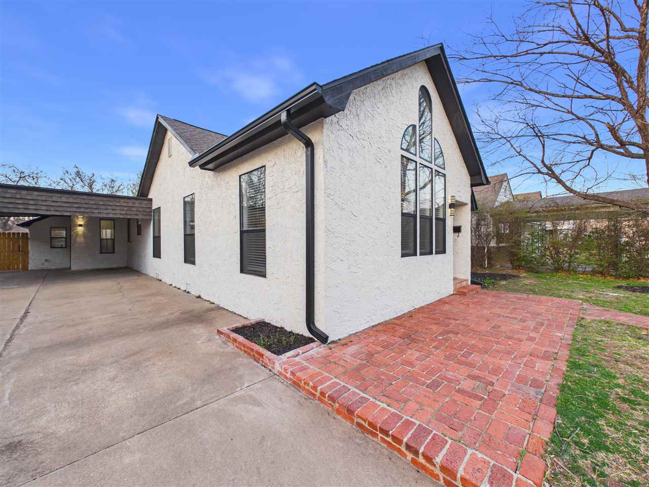 1129 NW Maple Ave