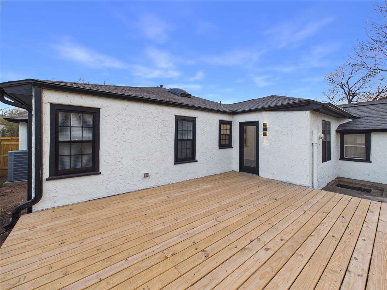 1129 NW Maple Ave