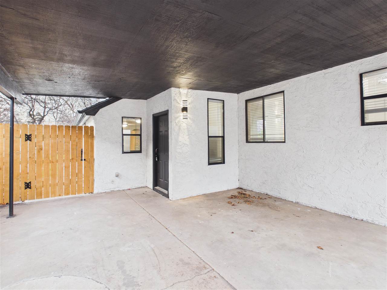 1129 NW Maple Ave