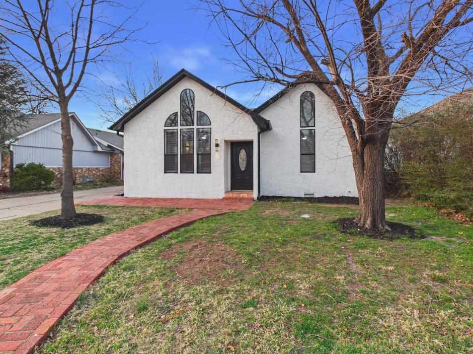 1129 NW Maple Ave