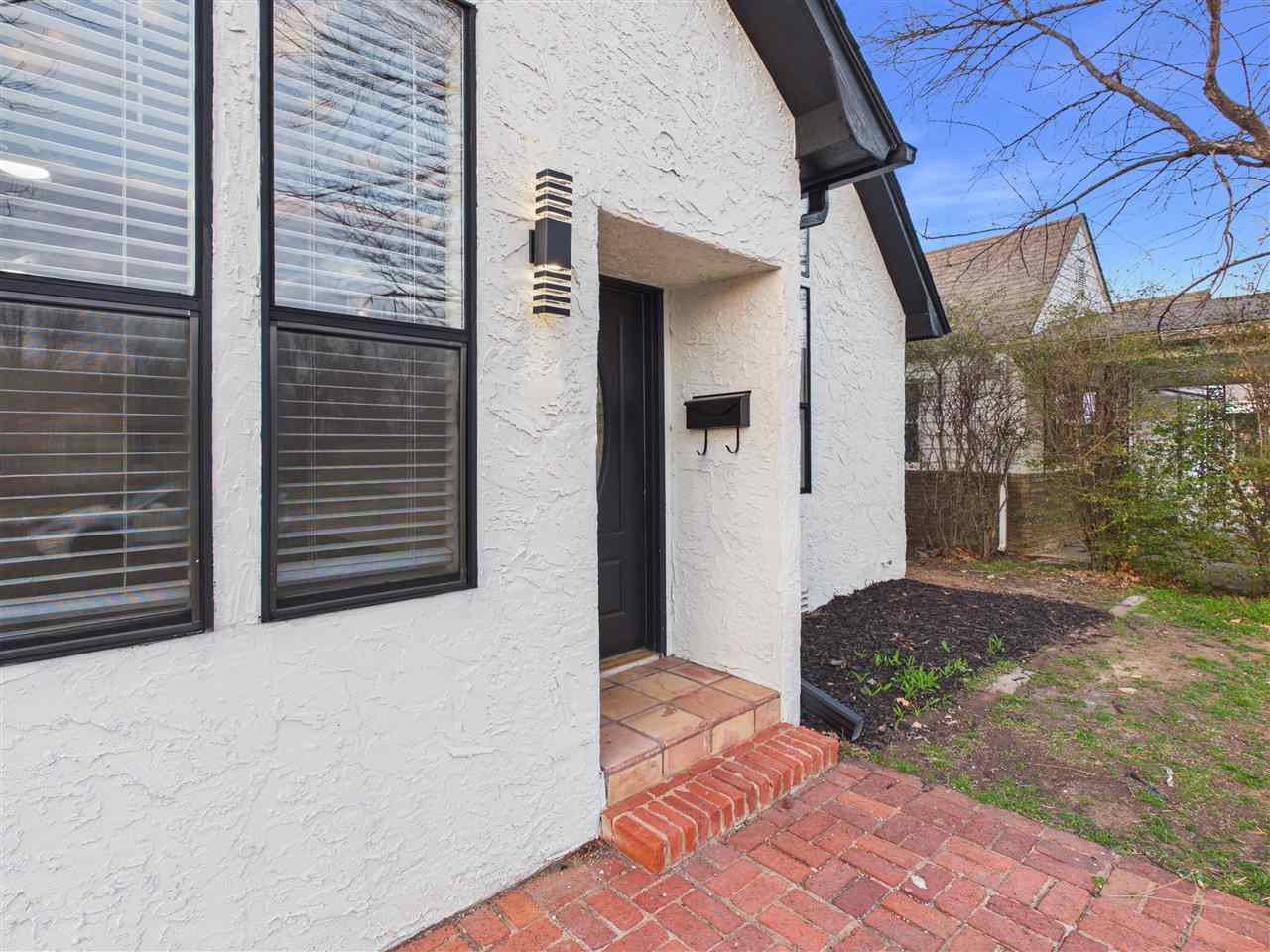 1129 NW Maple Ave