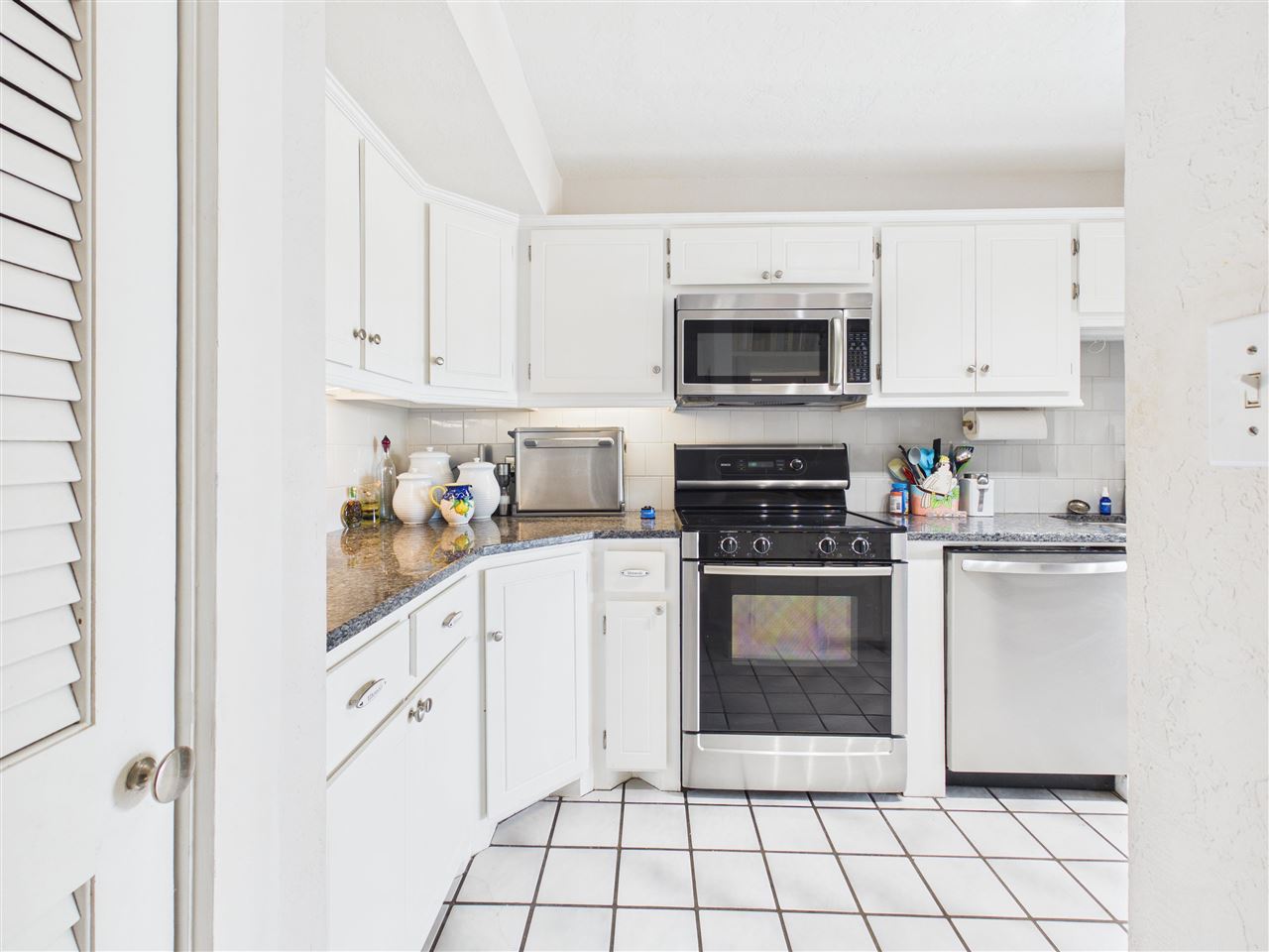 439 NW Chimney Creek Dr