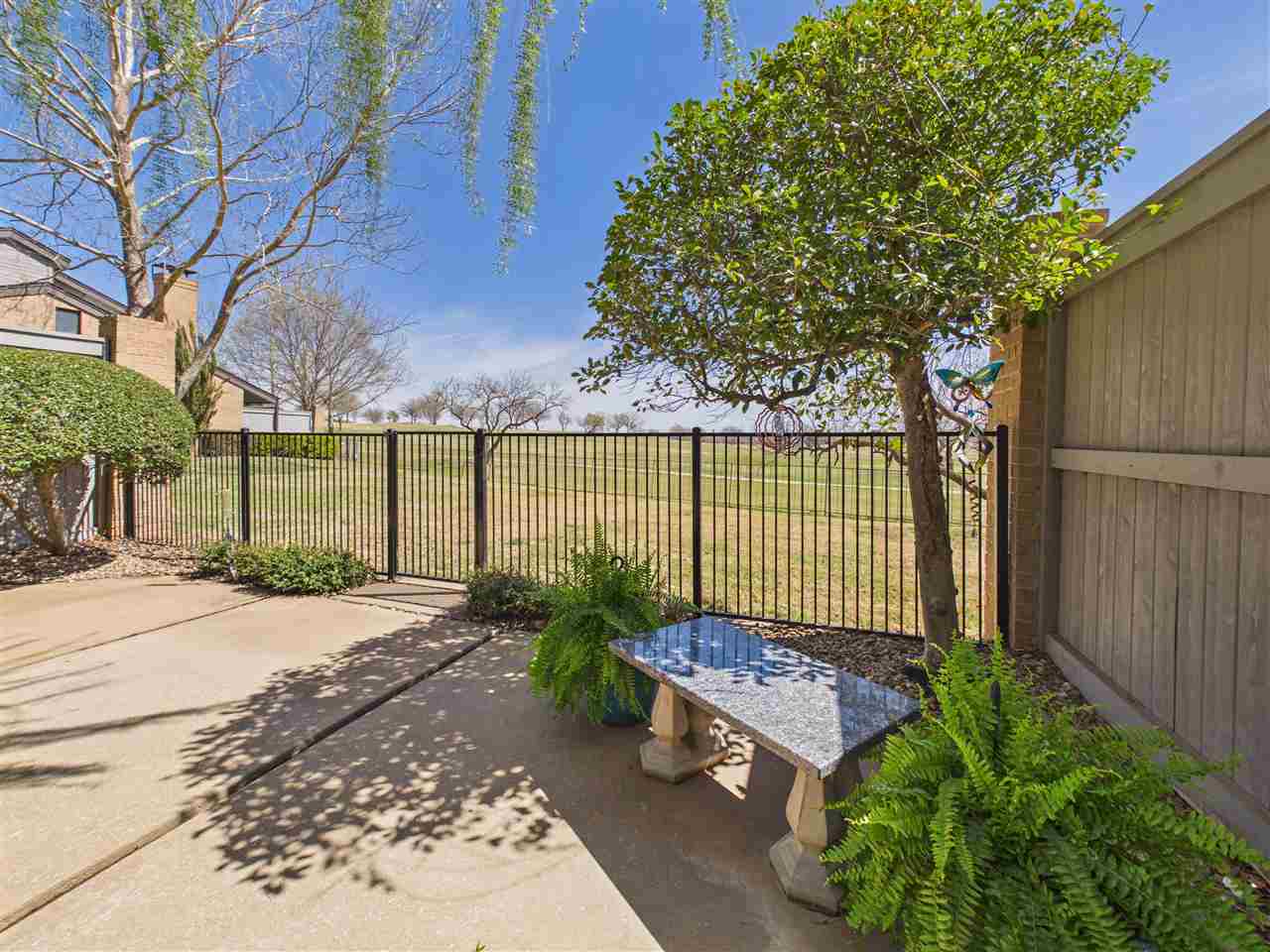 439 NW Chimney Creek Dr