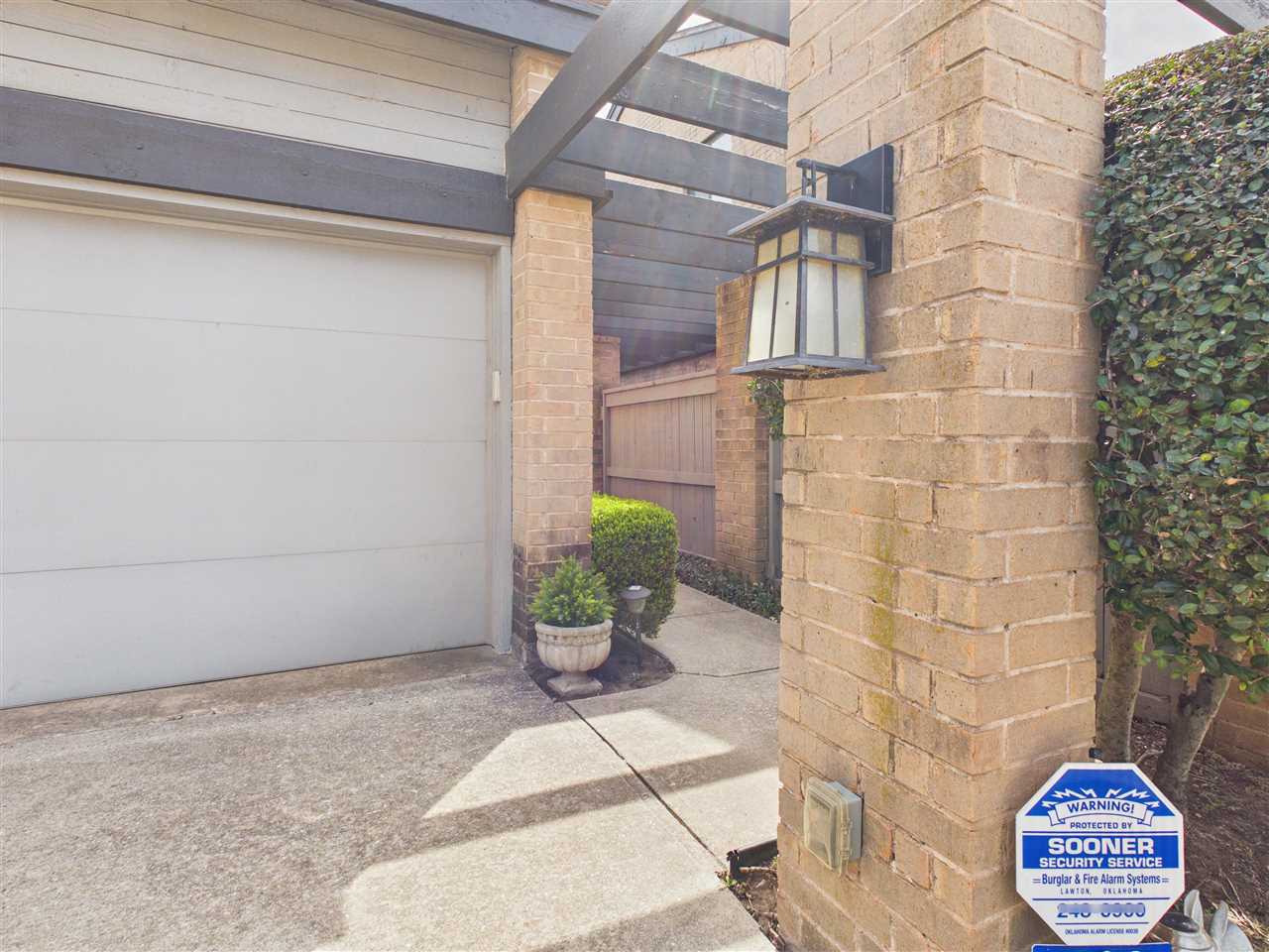 439 NW Chimney Creek Dr