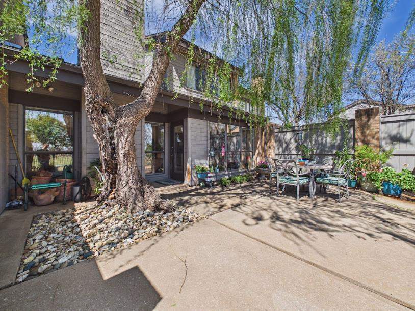 439 NW Chimney Creek Dr