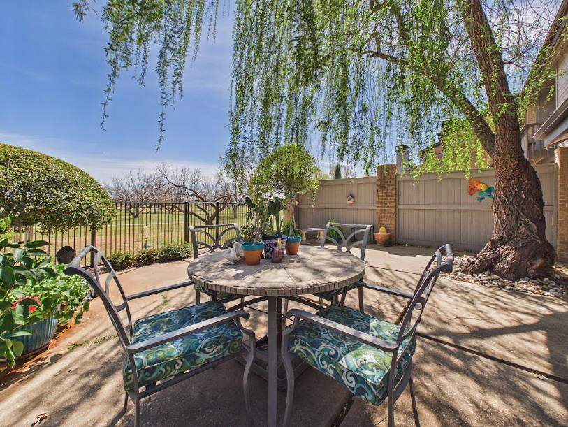 439 NW Chimney Creek Dr