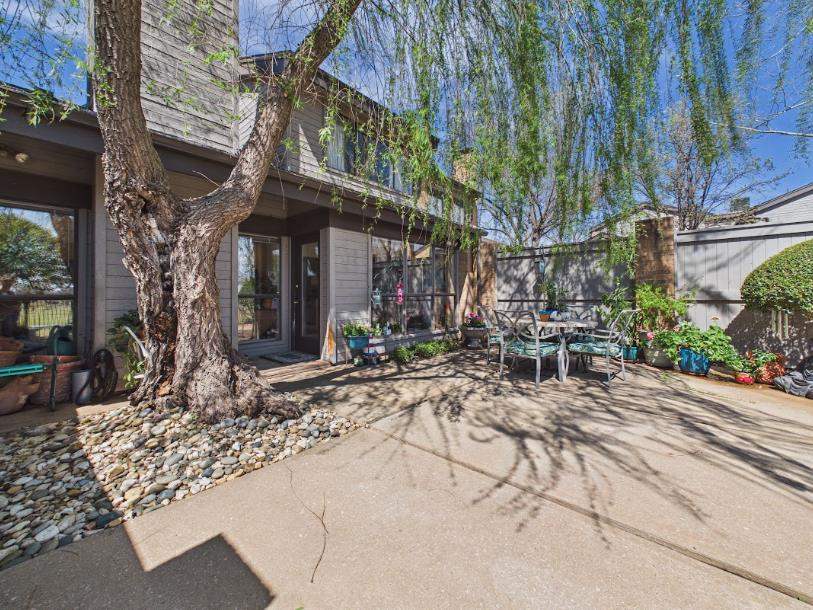 439 NW Chimney Creek Dr