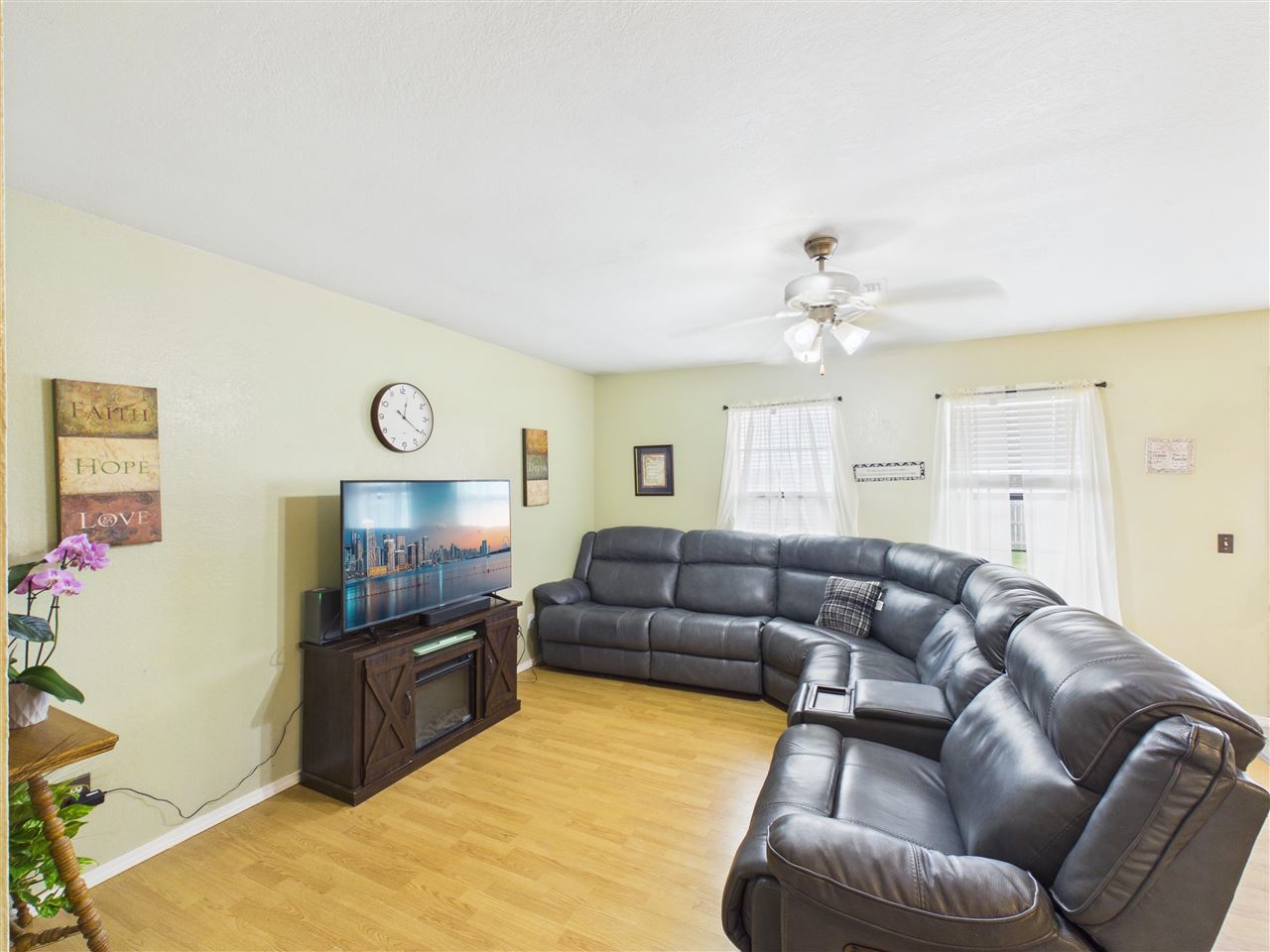 114 Apache Dr