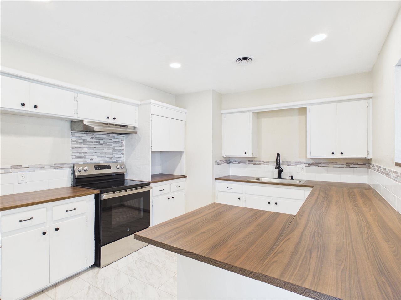 1602 NW 48th St