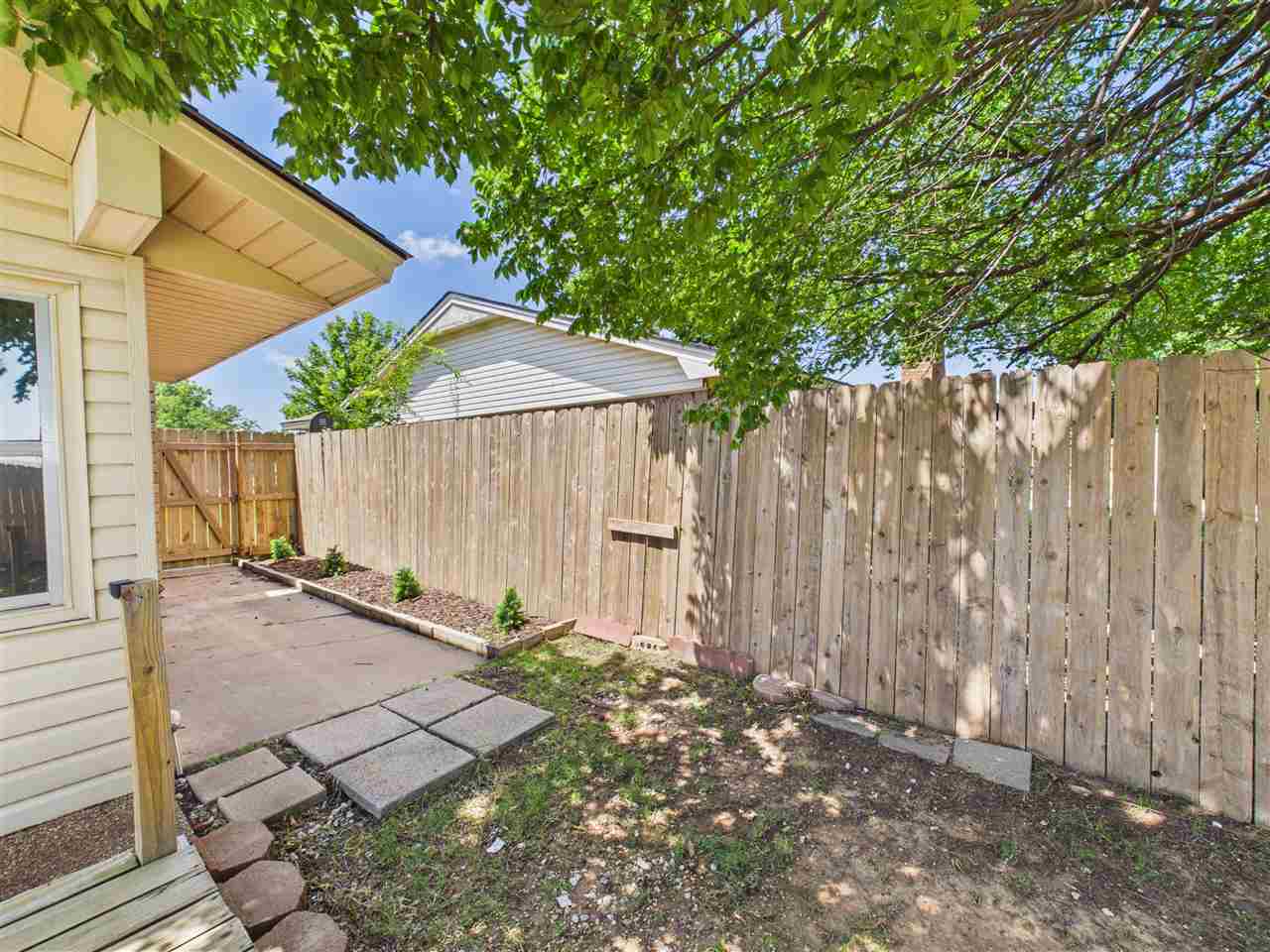 7309 NW Andrews