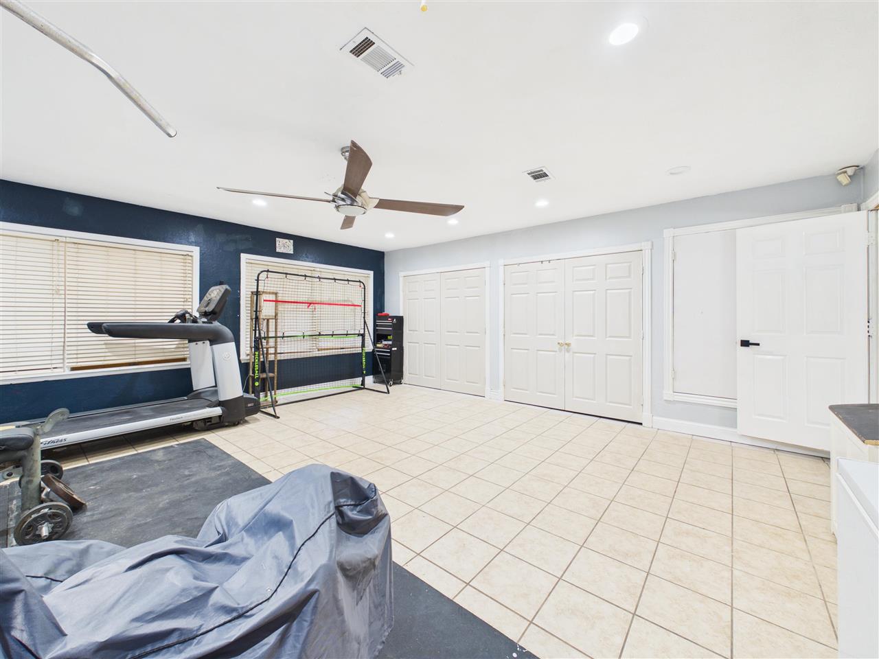 7110 NW Woodland Circle
