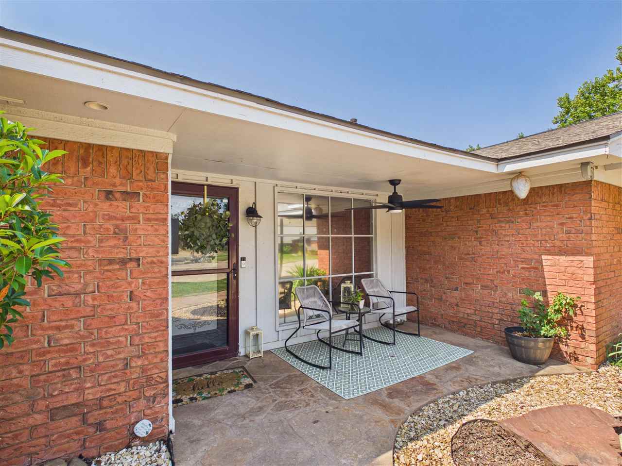 7110 NW Woodland Circle