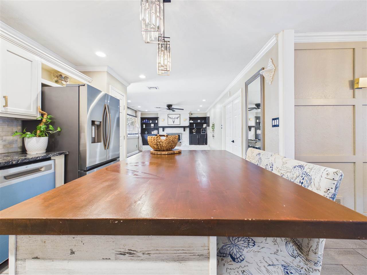 7110 NW Woodland Circle
