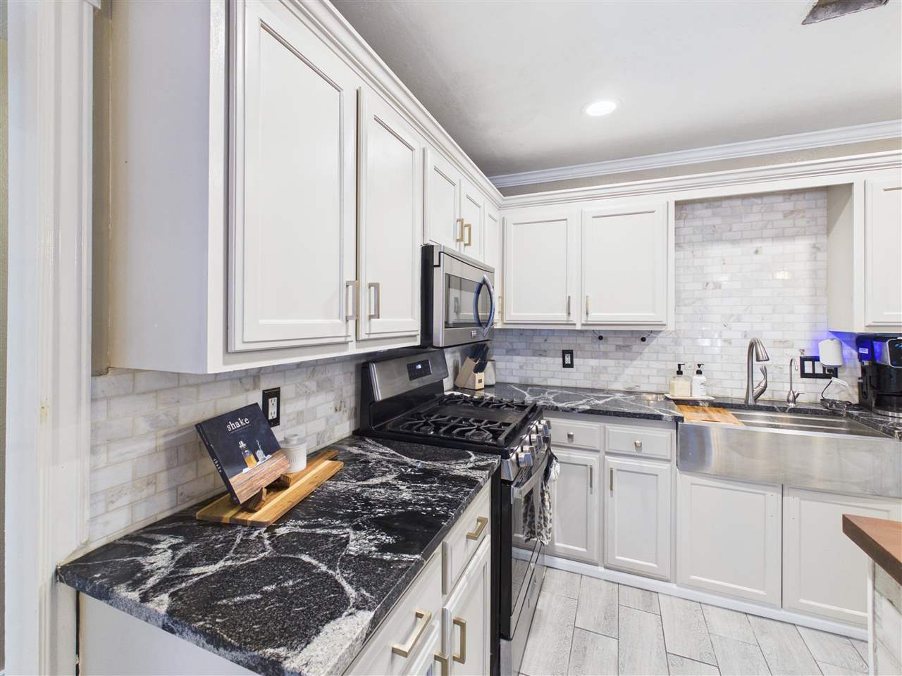 7110 NW Woodland Circle