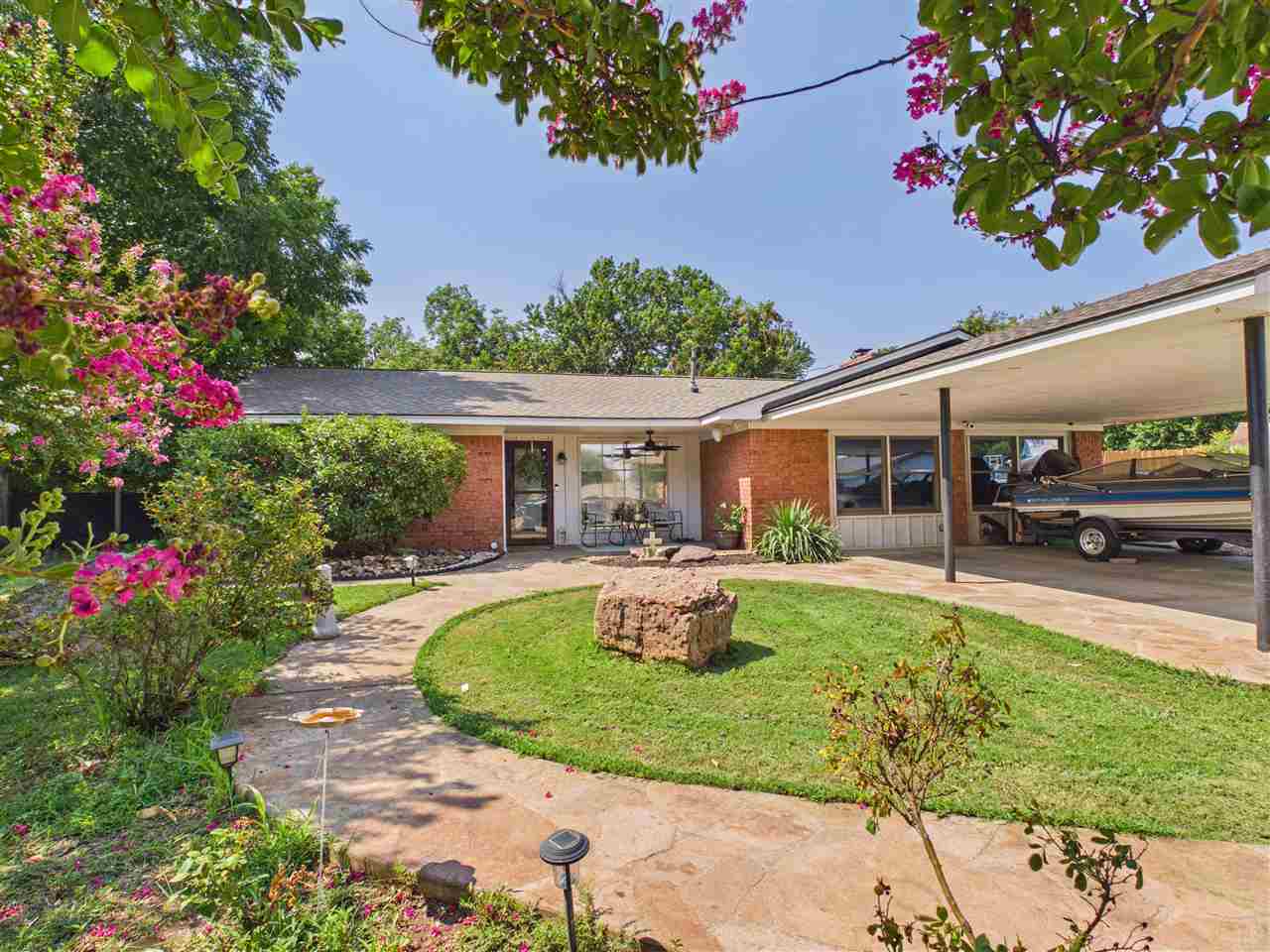 7110 NW Woodland Circle