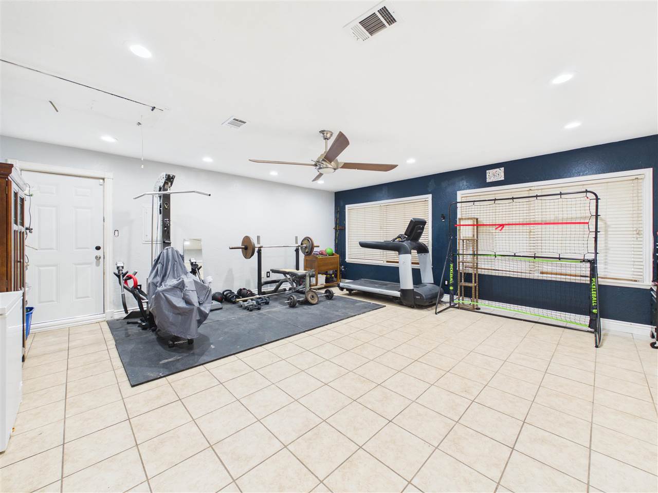 7110 NW Woodland Circle