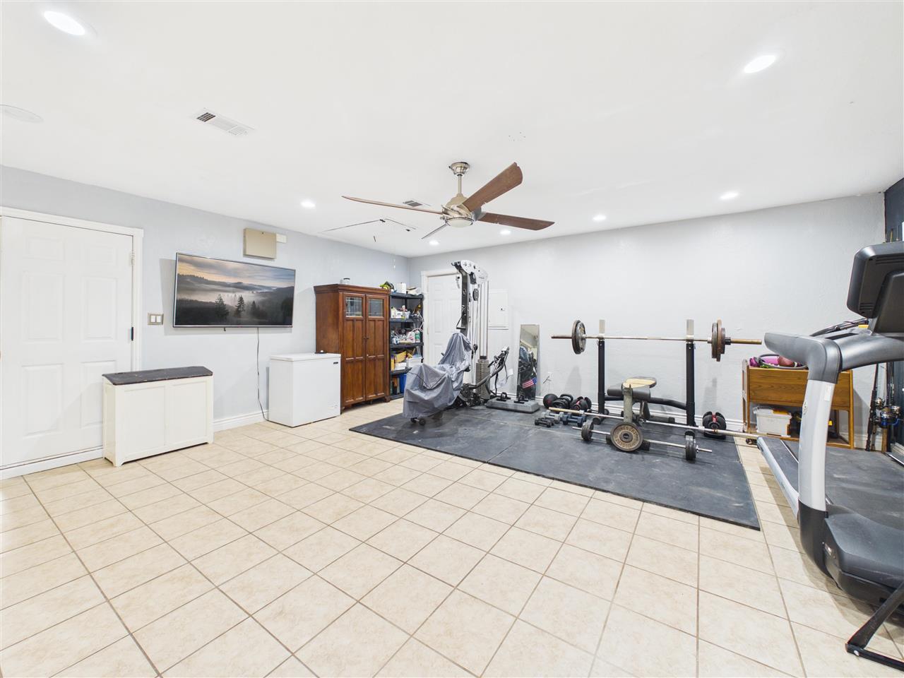 7110 NW Woodland Circle