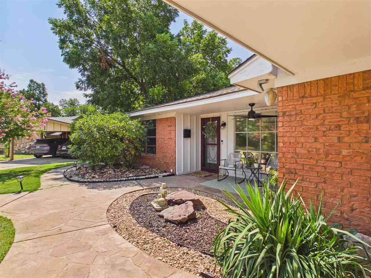 7110 NW Woodland Circle