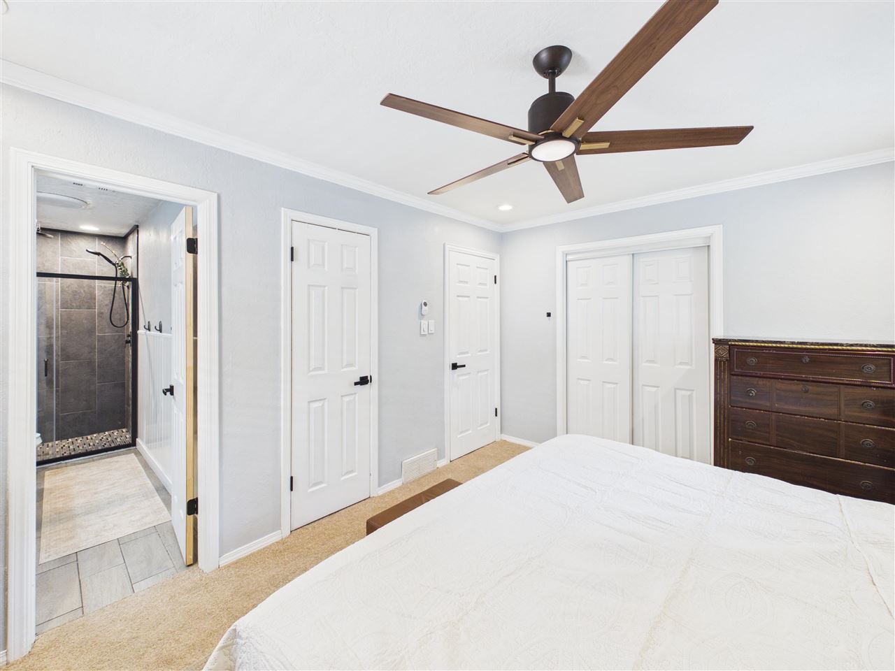 7110 NW Woodland Circle