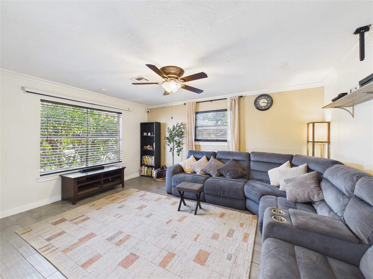 7110 NW Woodland Circle