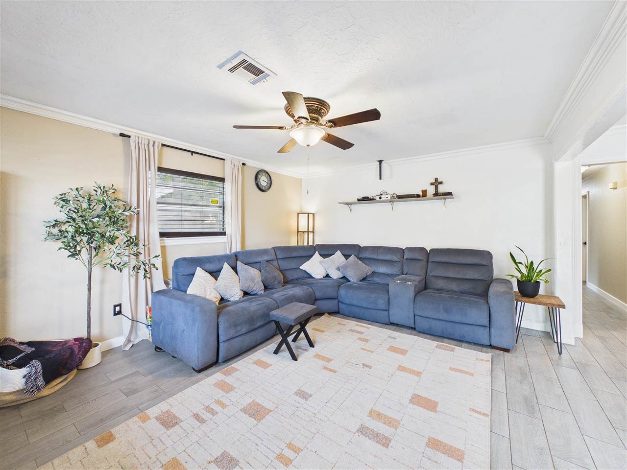 7110 NW Woodland Circle