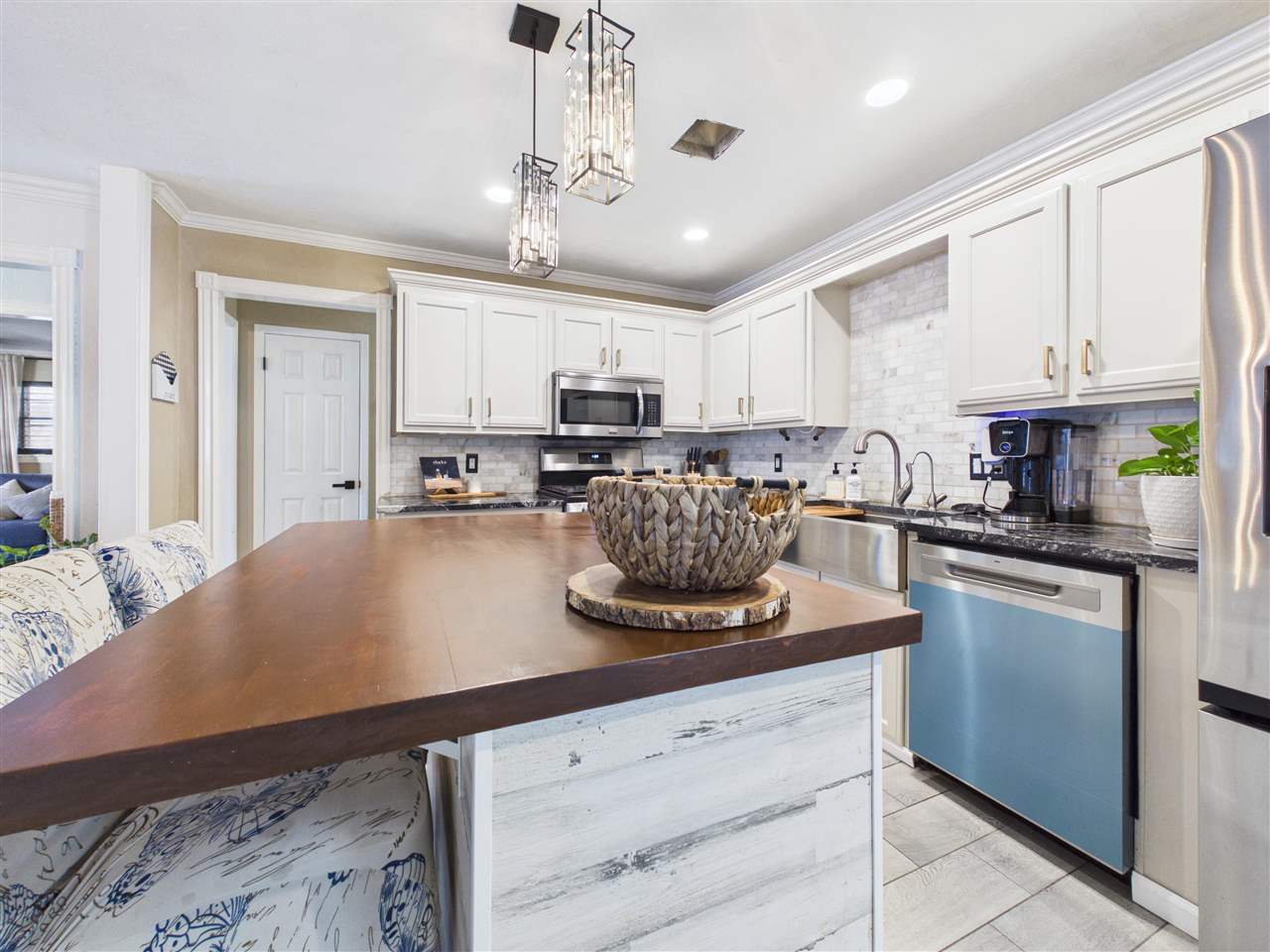 7110 NW Woodland Circle