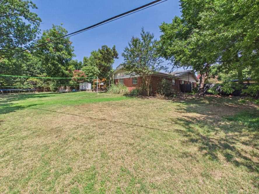 7110 NW Woodland Circle