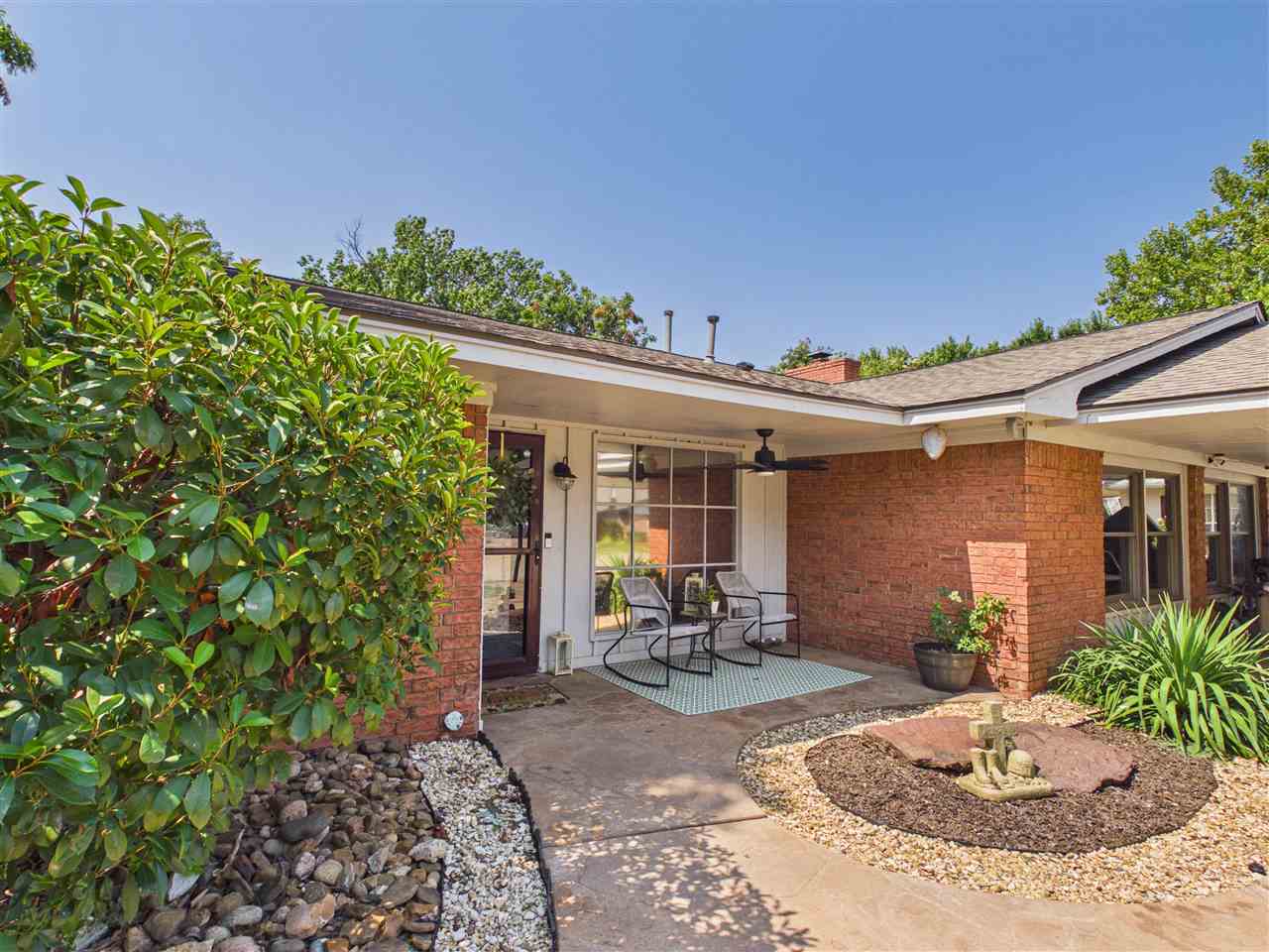 7110 NW Woodland Circle