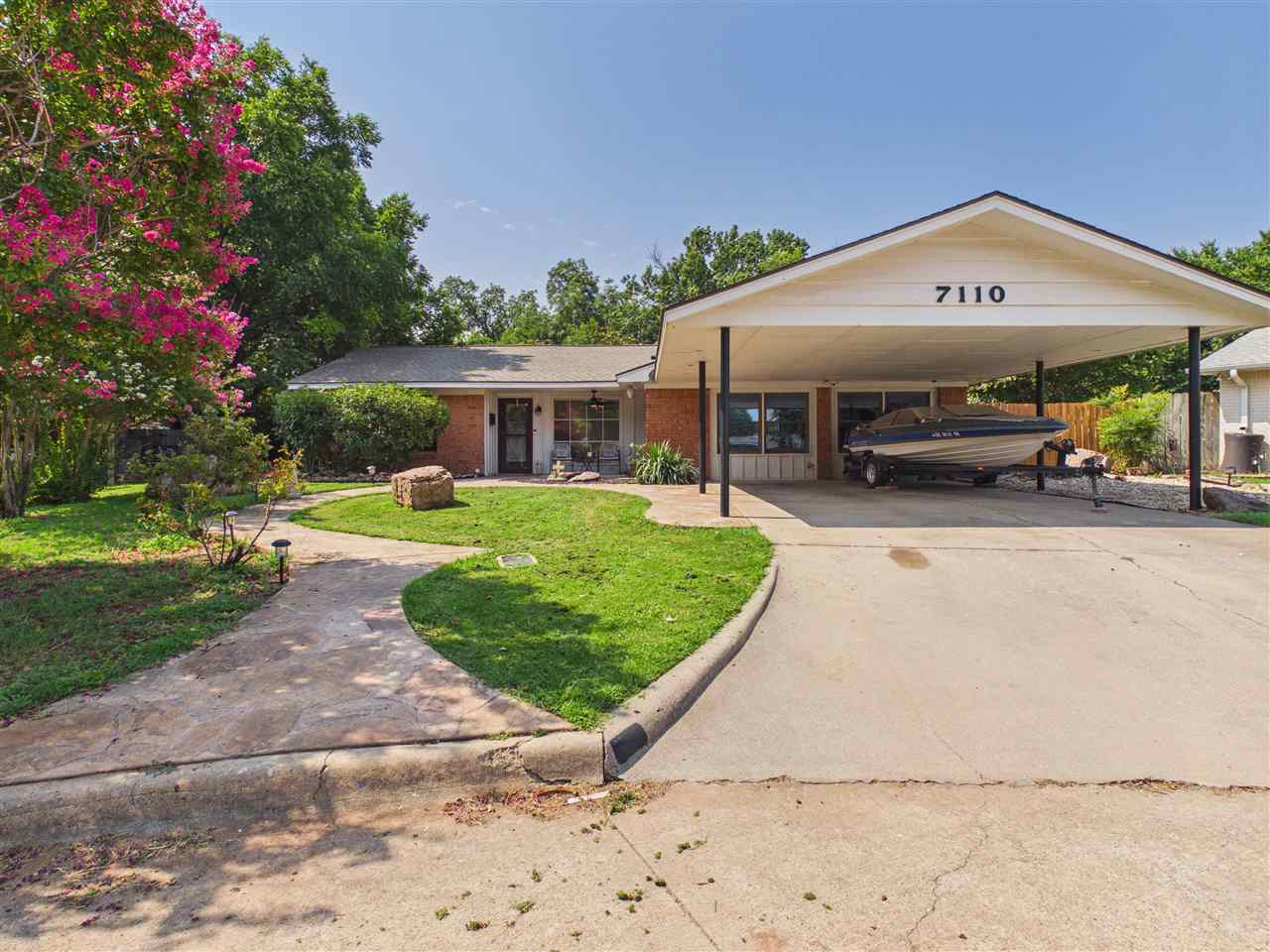 7110 NW Woodland Circle