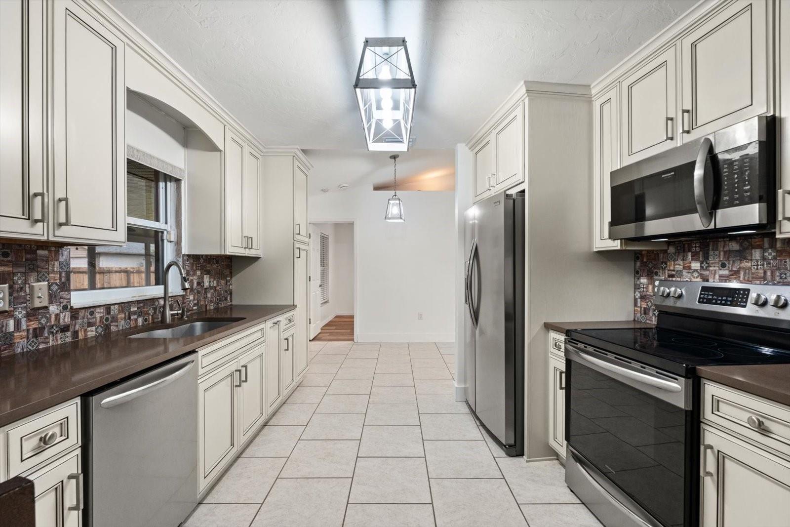 5433 81ST AVENUE CIR E