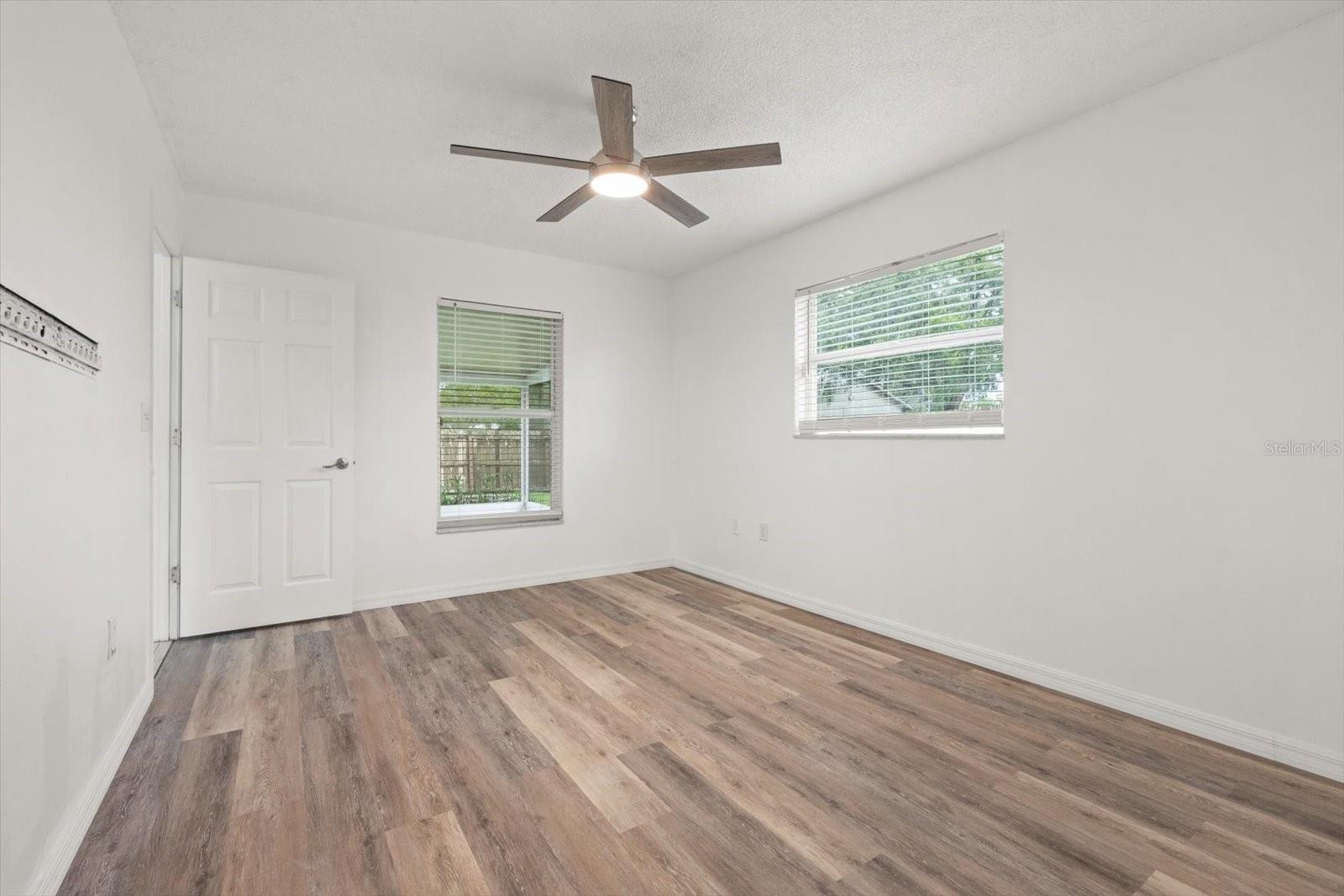 5433 81ST AVENUE CIR E