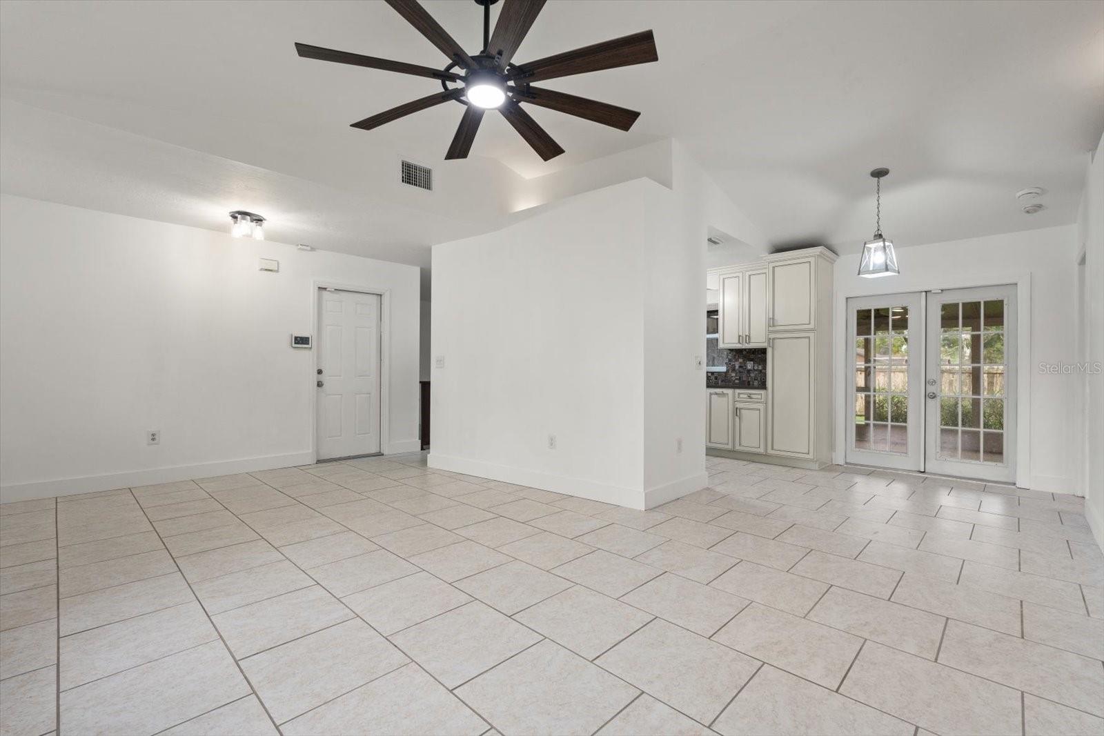 5433 81ST AVENUE CIR E