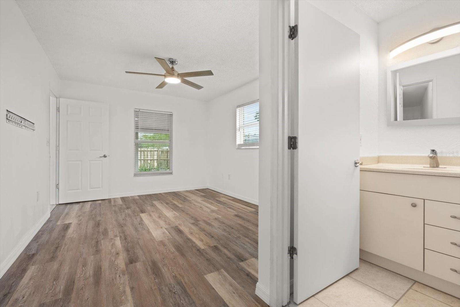 5433 81ST AVENUE CIR E