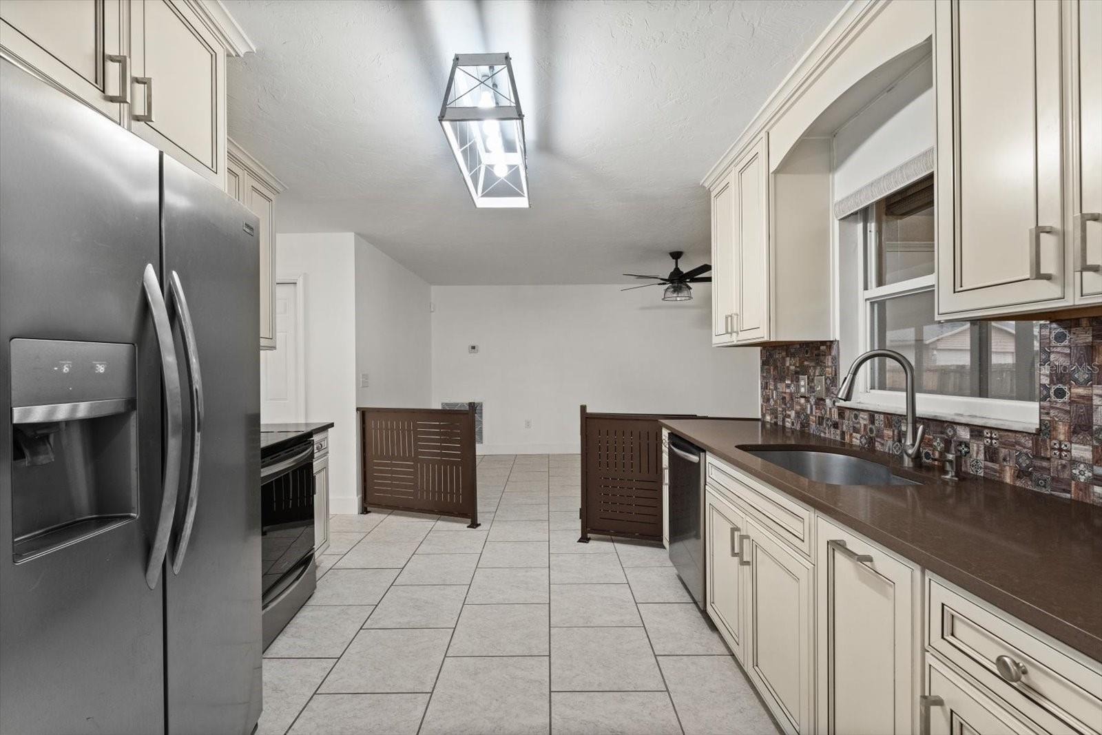 5433 81ST AVENUE CIR E