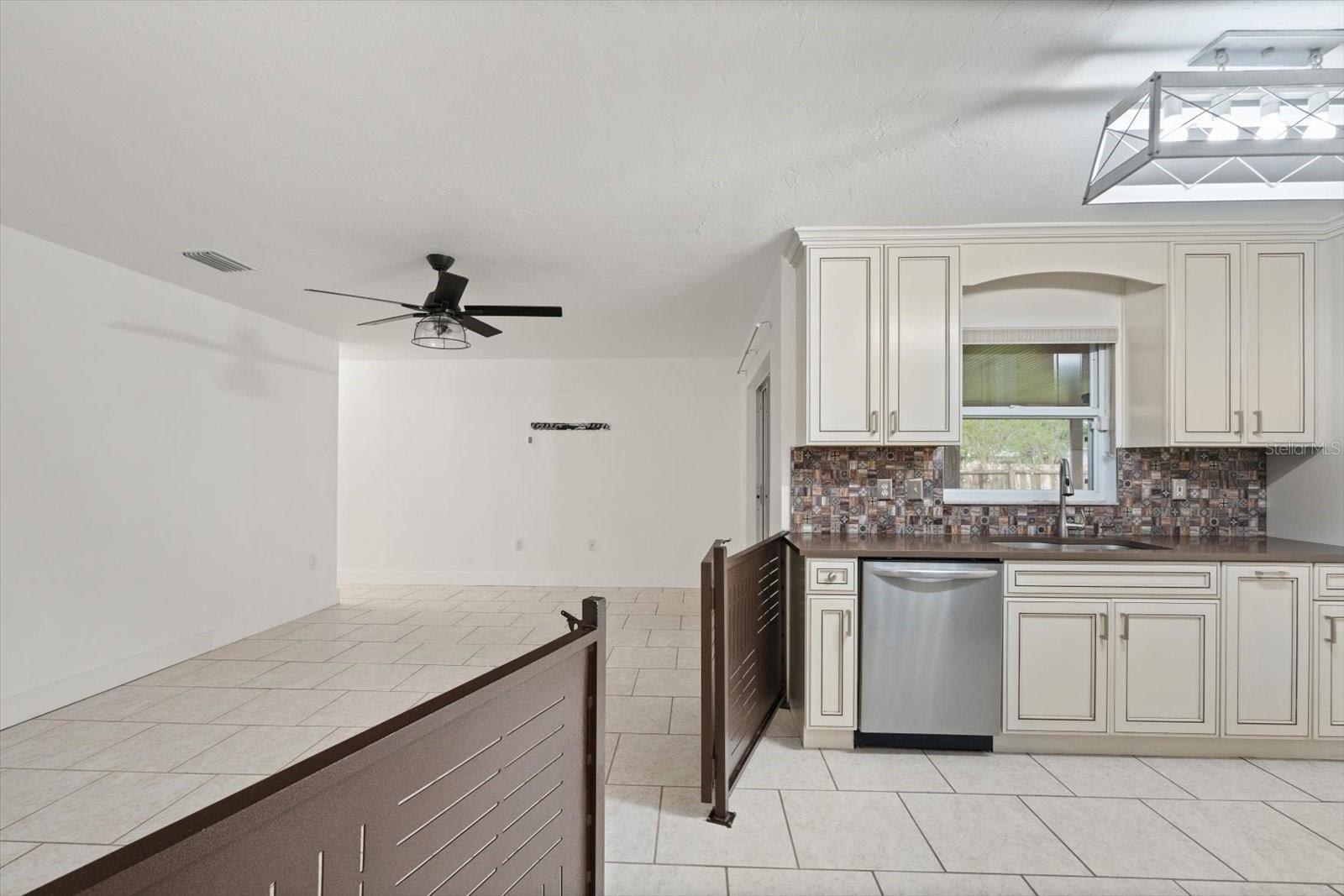 5433 81ST AVENUE CIR E