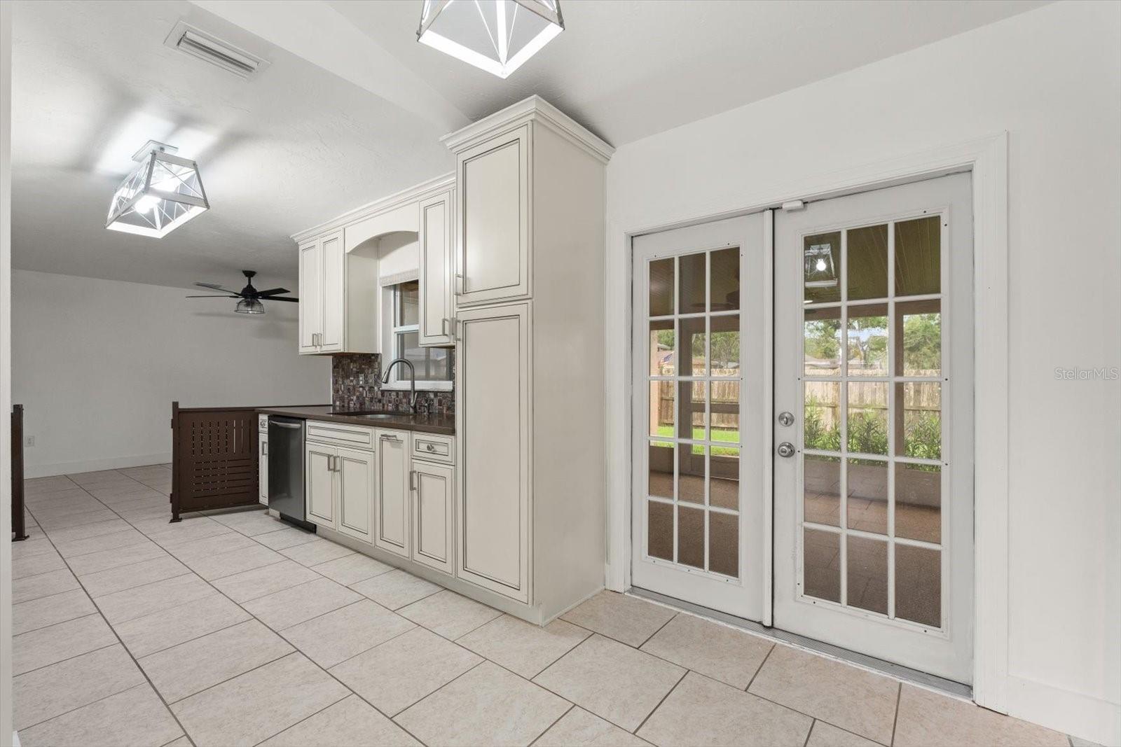 5433 81ST AVENUE CIR E